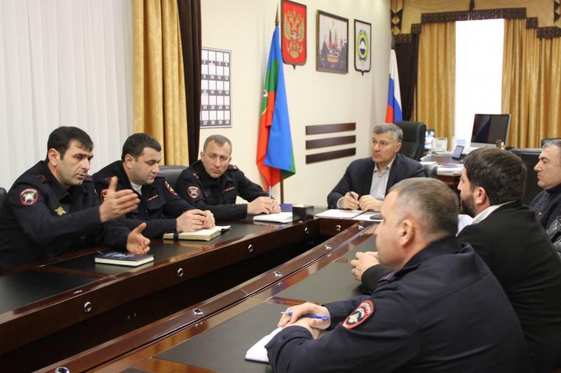 В администрации г. Карачаевска сотрудники Госавтоинспекции МВД по КЧР провели рабочую встречу по вопросам предоставления экскурсионных услуг джиппинг