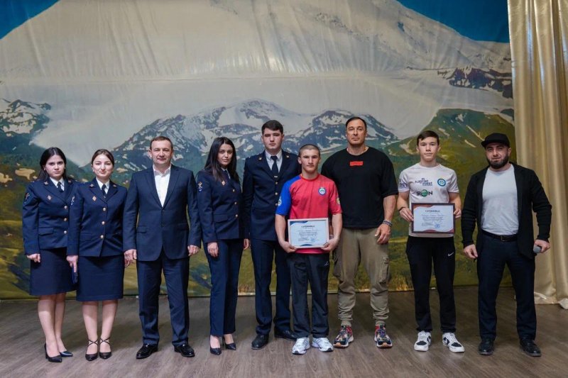 В Карачаевске прошли соревнования по армрестлингу посвящённые 61-й годовщине образования органов предварительного следствия МВД России